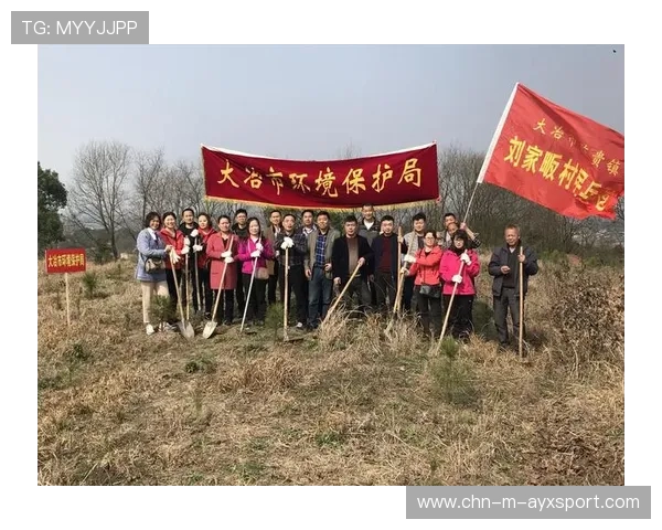国际攀岩训练营与环保组织联合义务植树