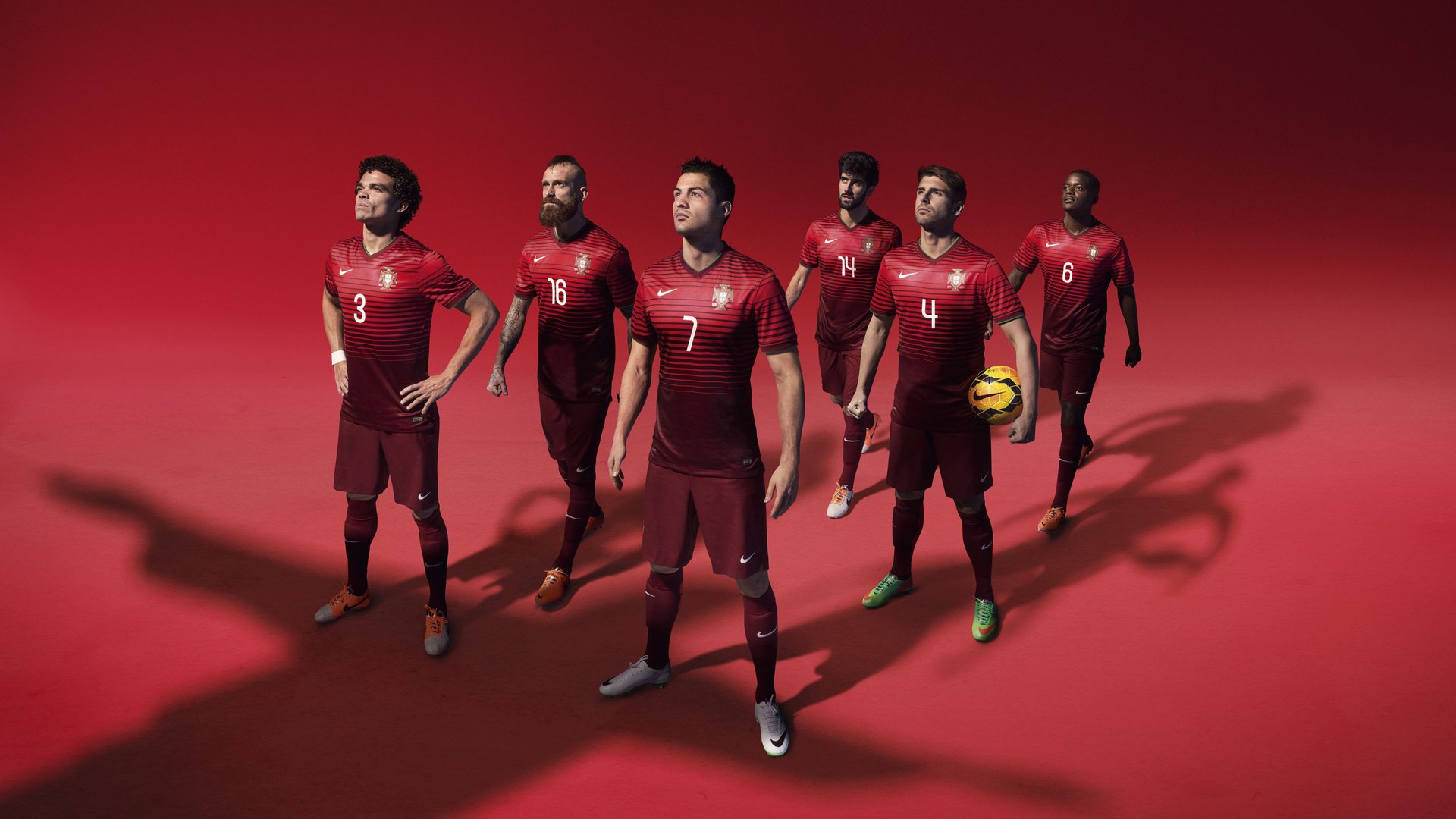 曼联在主场大胜，争夺联赛冠军希望升腾