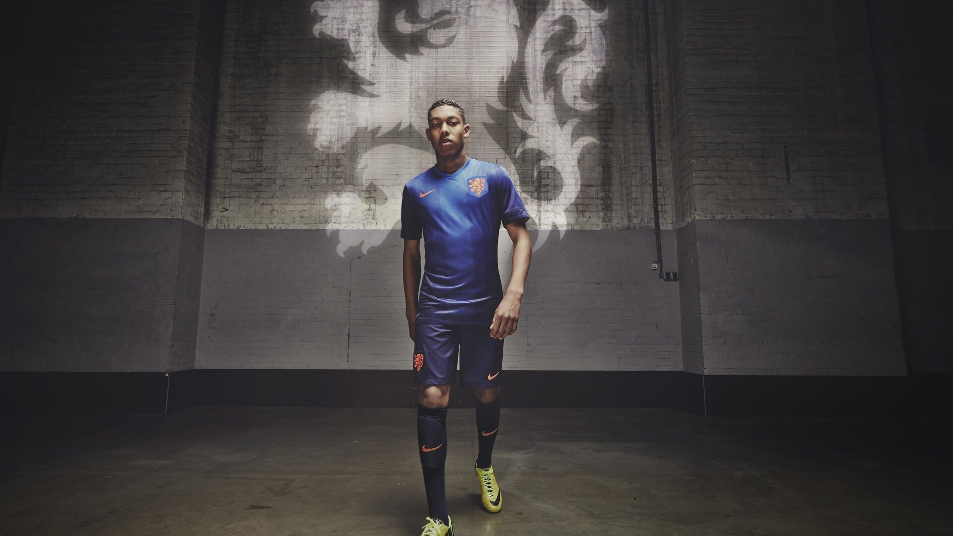 爱游戏app注册-中国足球青少年足球运动热情高涨，中国青少年足球发展路径选择